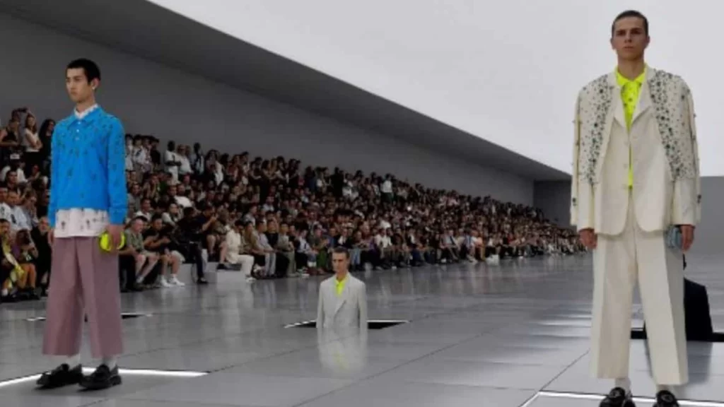 На неделе моды в Париже Dior представляет научно-фантастический спектакль